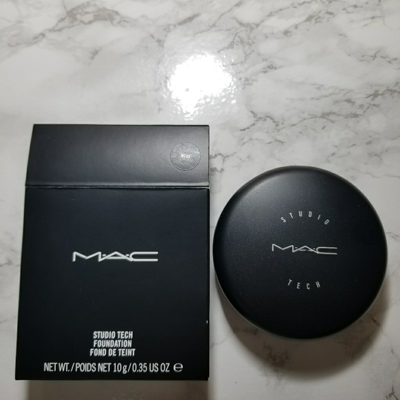 MAC Studio Tech Foundation - Picture 4 of 6